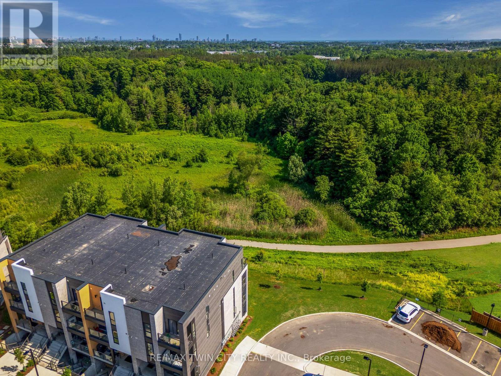 86 - 261 Woodbine Avenue, Kitchener, Ontario  N2R 0S7 - Photo 37 - X12508062