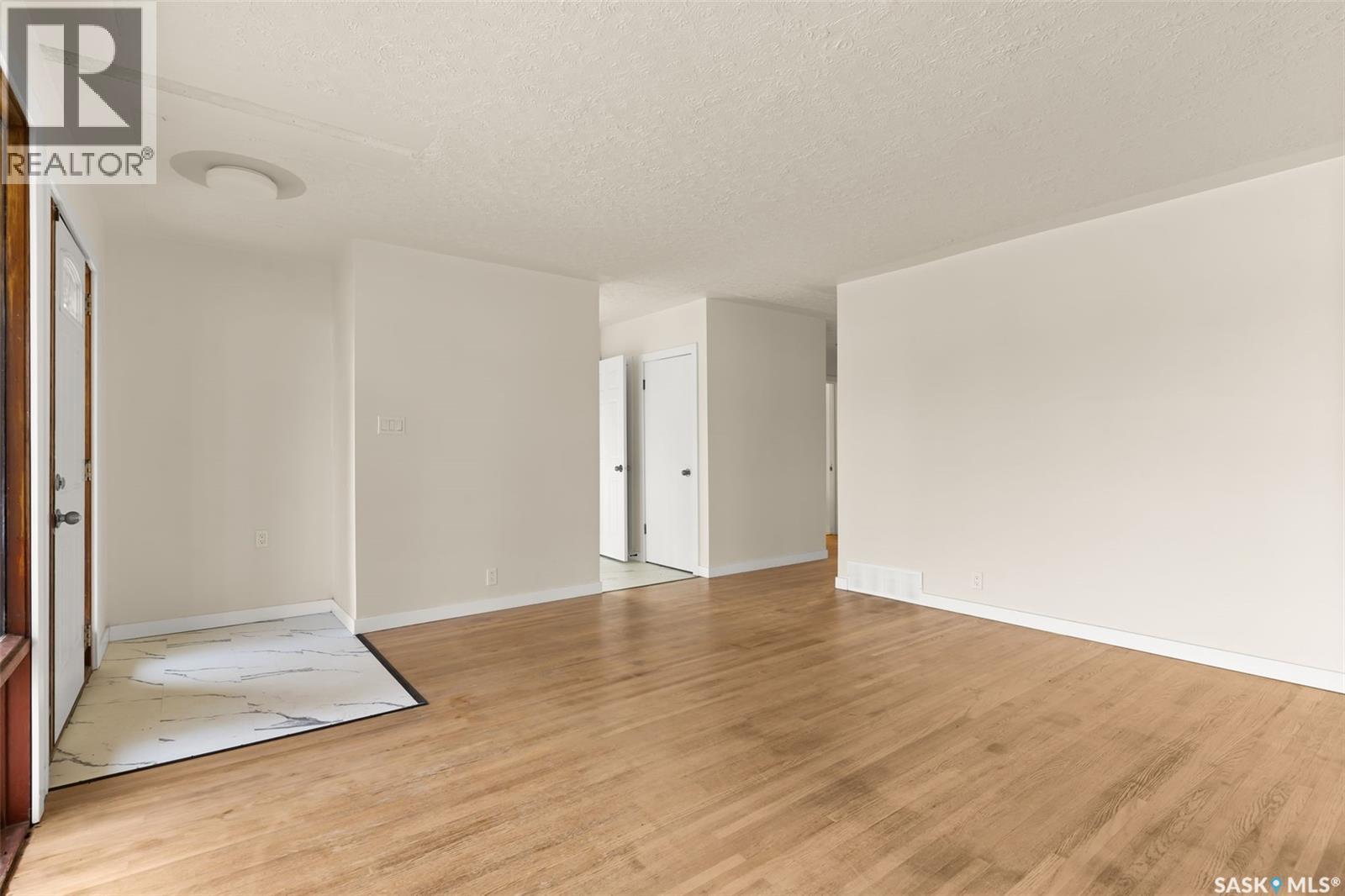 960 Elphinstone Street, Regina, Saskatchewan  S4T 3L6 - Photo 6 - SK022358