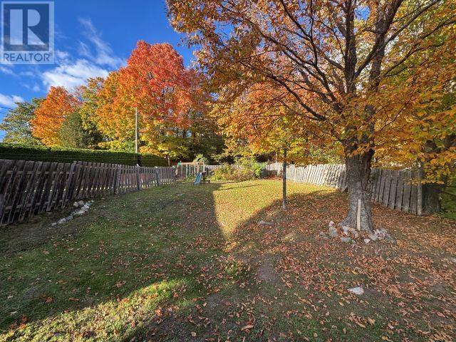 56 Axmith Ave, Elliot Lake, Ontario  P5A 1B7 - Photo 4 - SM253175