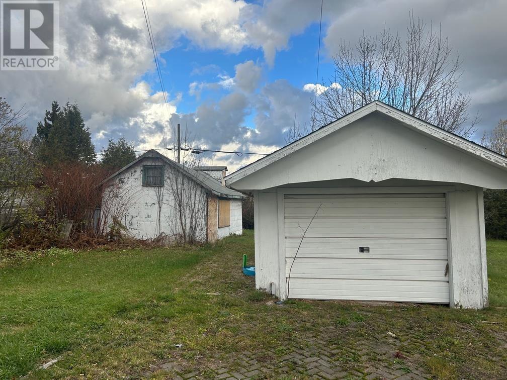 302 Franklin St, Sault Ste. Marie, Ontario P6C 4A8 - Photo 2 - SM253180