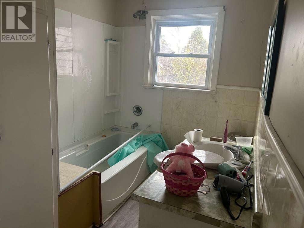 302 Franklin St, Sault Ste. Marie, Ontario P6C 4A8 - Photo 8 - SM253180