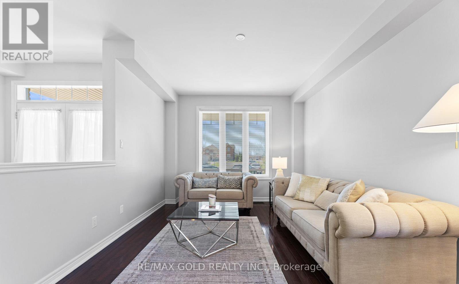 23 Glade Drive, Richmond Hill, Ontario  L4E 0G9 - Photo 9 - N12507312