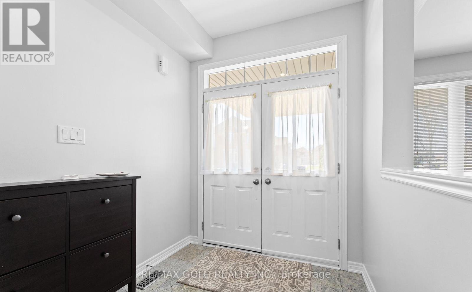 23 Glade Drive, Richmond Hill, Ontario  L4E 0G9 - Photo 6 - N12507312