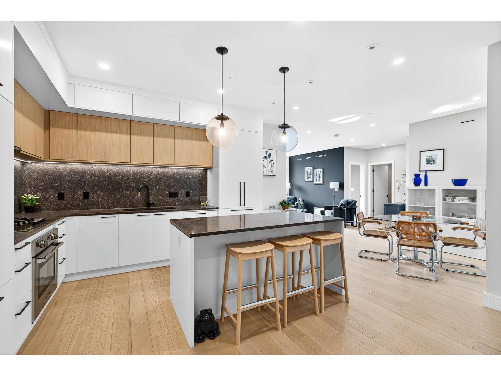 Property at 410 20416 PARK AVENUE image 3