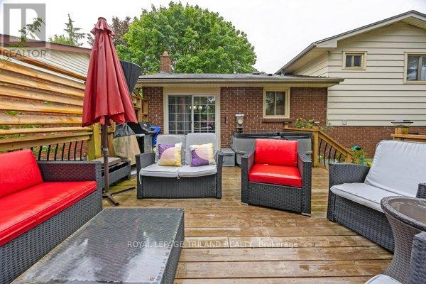 17 Winding Way Crescent, London North, Ontario  N6G 3E8 - Photo 33 - X12508514