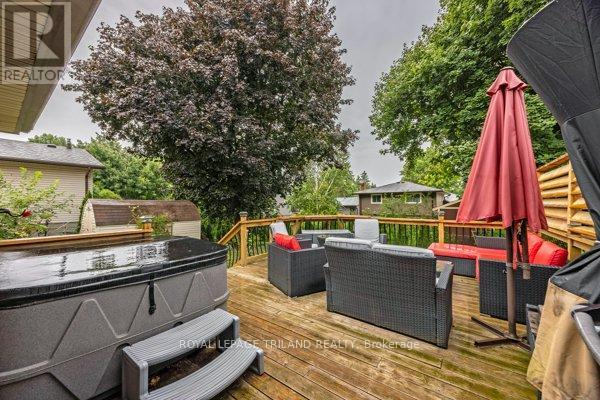 17 Winding Way Crescent, London North, Ontario  N6G 3E8 - Photo 34 - X12508514