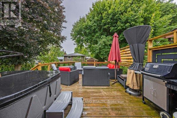 17 Winding Way Crescent, London North, Ontario  N6G 3E8 - Photo 36 - X12508514