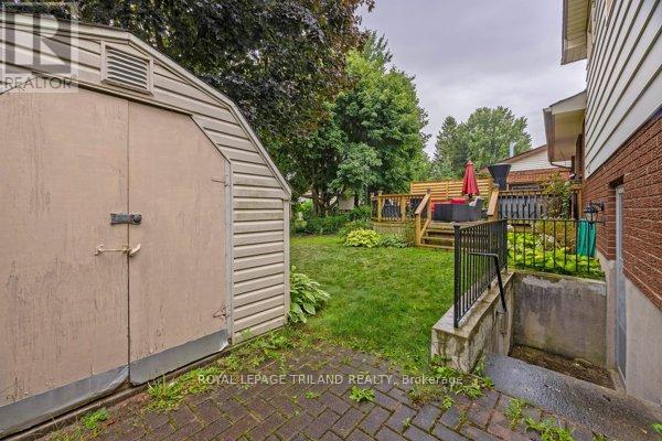 17 Winding Way Crescent, London North, Ontario  N6G 3E8 - Photo 39 - X12508514