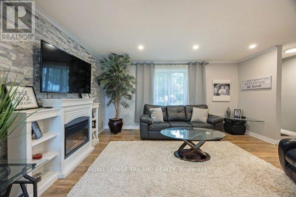 17 Winding Way Crescent, London North, Ontario  N6G 3E8 - Photo 5 - X12508514