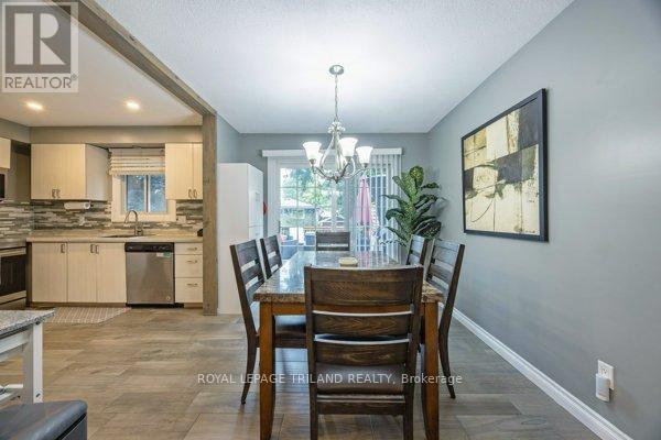 17 Winding Way Crescent, London North, Ontario  N6G 3E8 - Photo 9 - X12508514