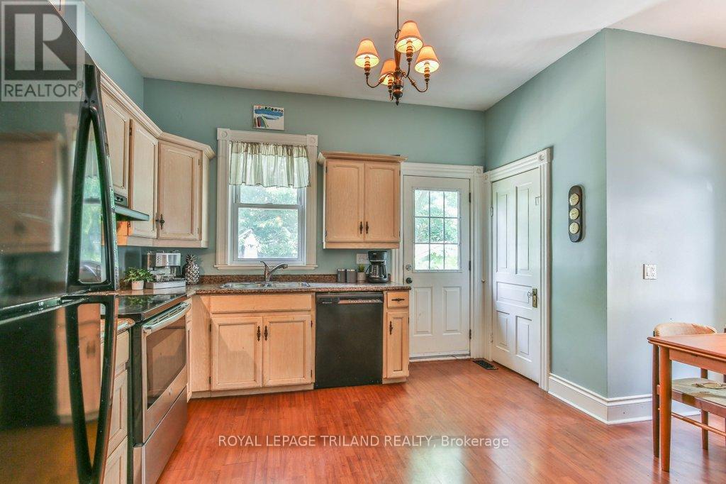 38 Byron Avenue E, London South, Ontario  N6C 1C5 - Photo 13 - X12508592