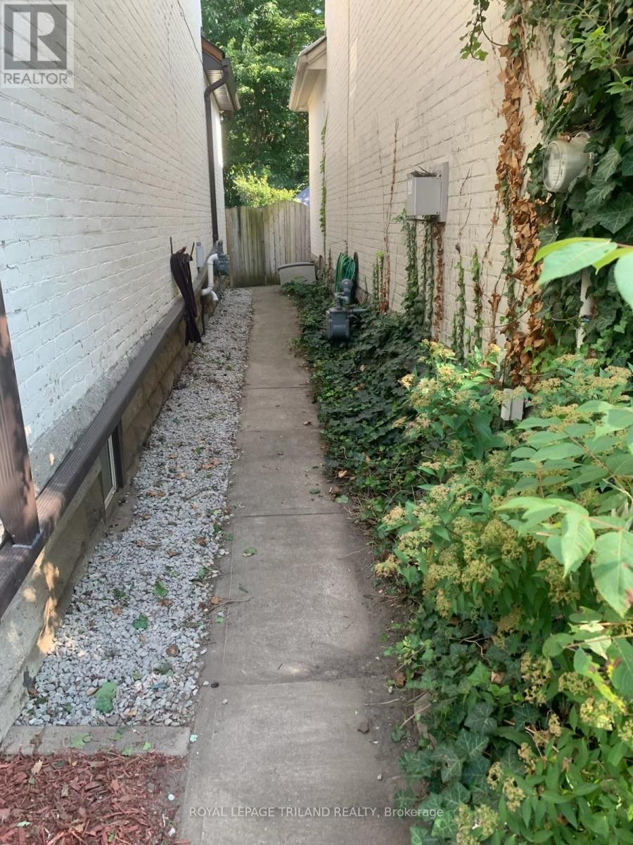 38 Byron Avenue E, London South, Ontario  N6C 1C5 - Photo 31 - X12508592