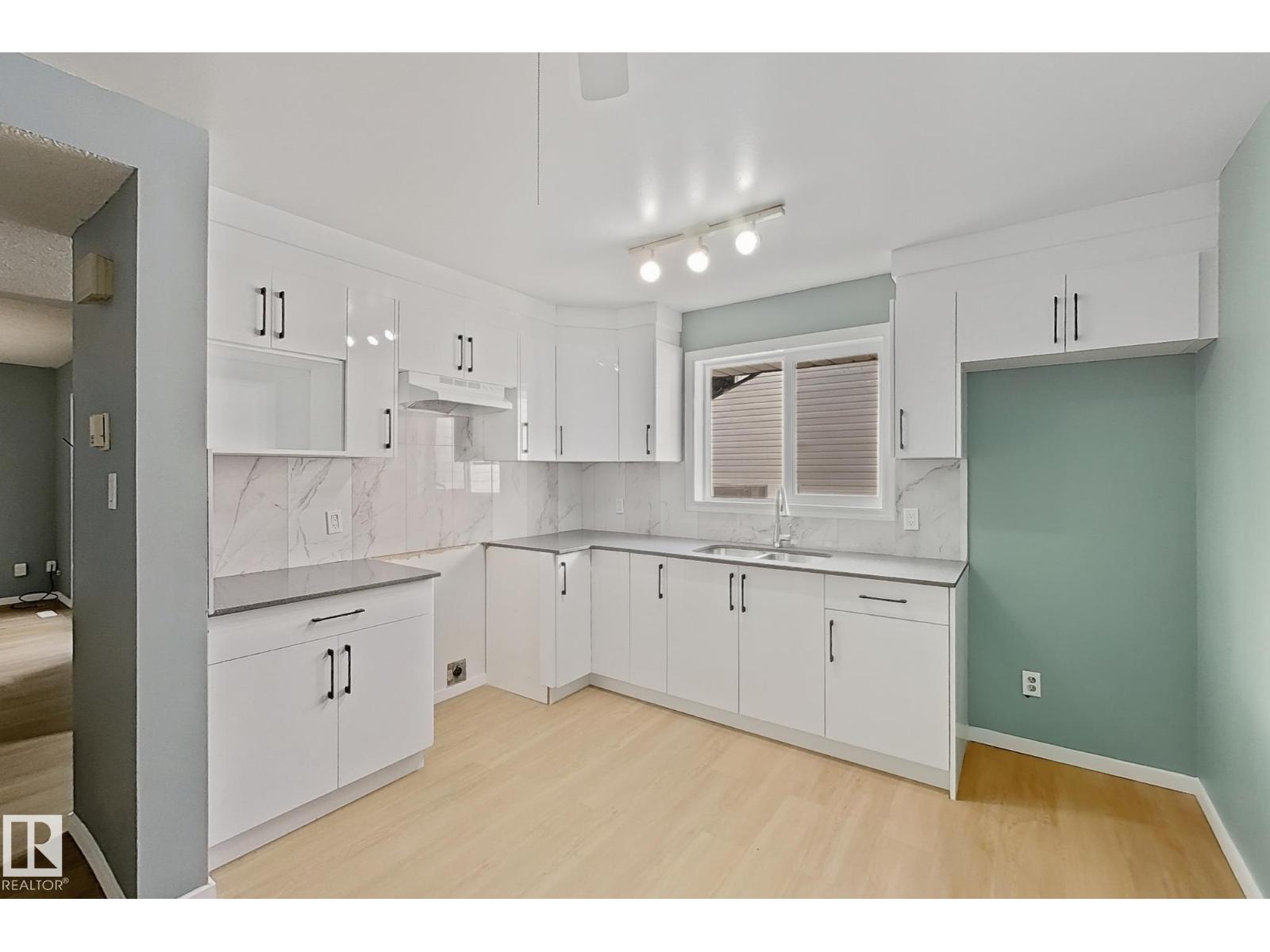 15 Woodvale Vg Nw, Edmonton, Alberta  T6L 1W4 - Photo 10 - E4464669