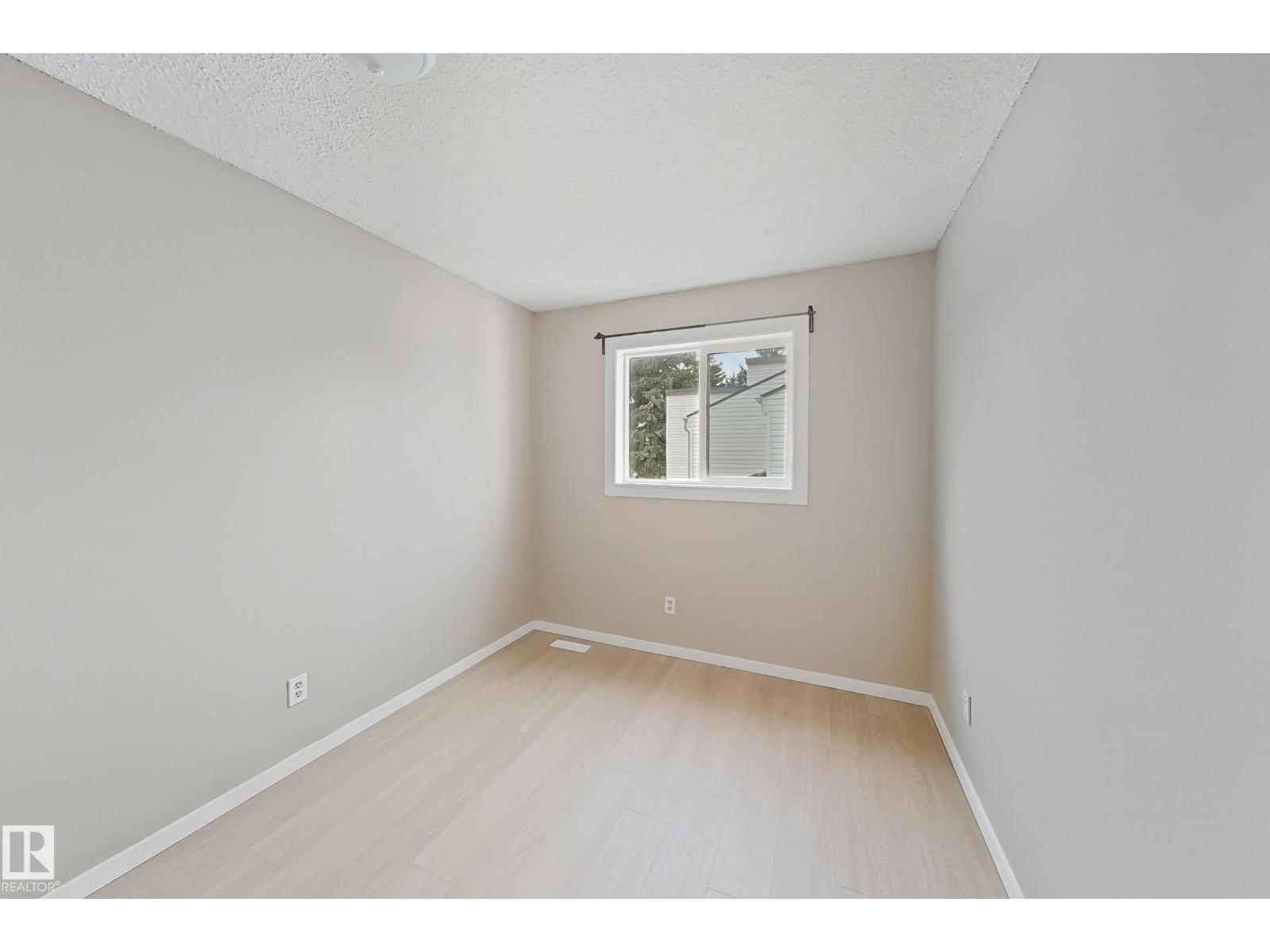 15 Woodvale Vg Nw, Edmonton, Alberta  T6L 1W4 - Photo 14 - E4464669