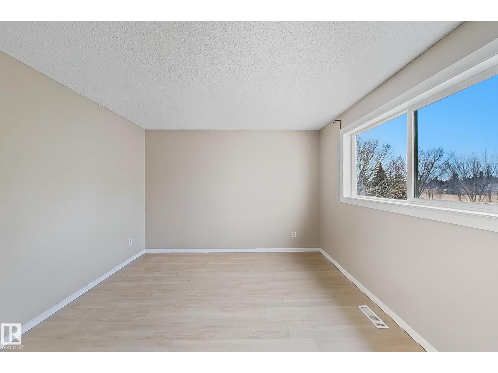 15 Woodvale Vg Nw, Edmonton, Alberta  T6L 1W4 - Photo 16 - E4464669