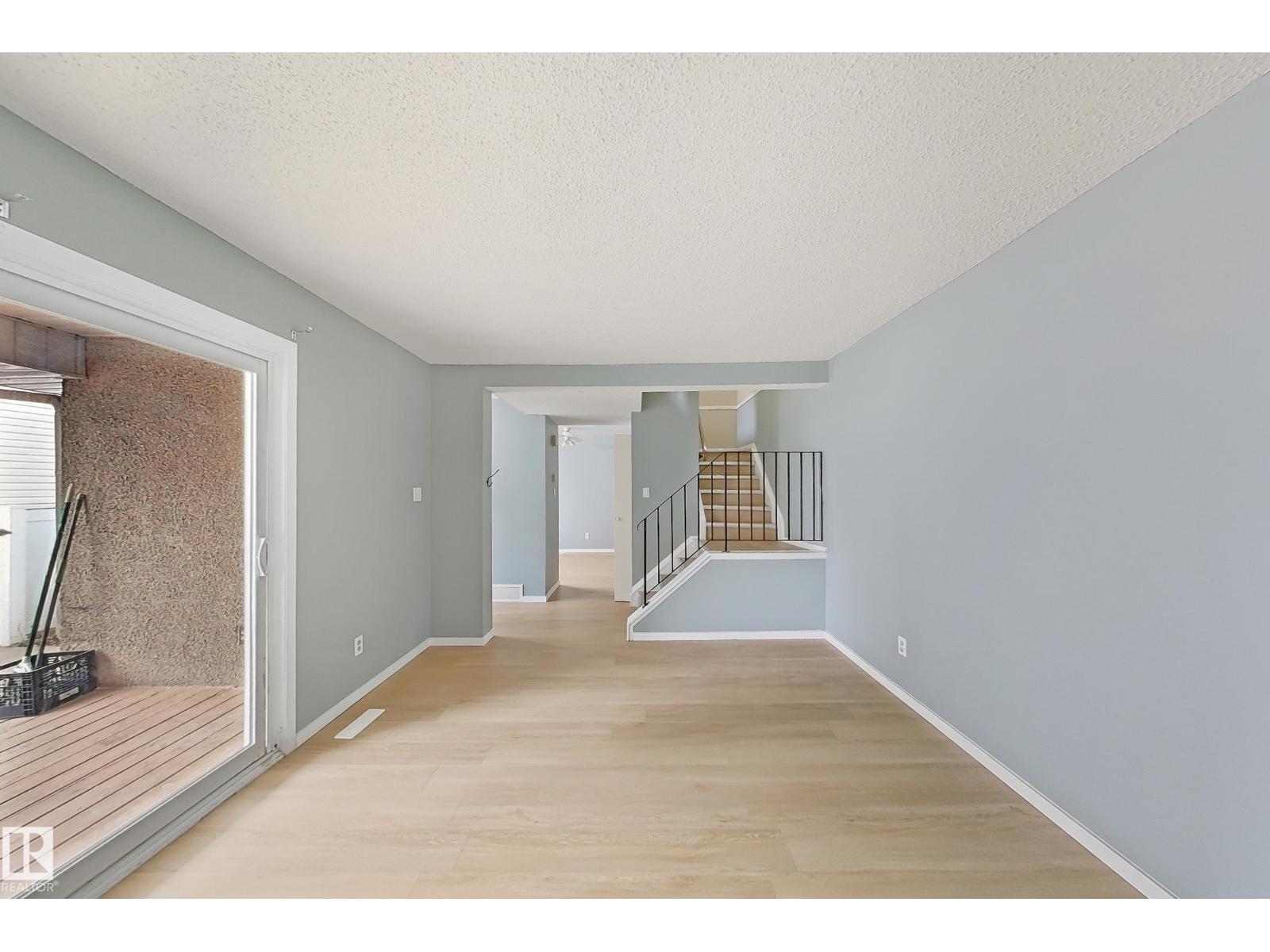 15 Woodvale Vg Nw, Edmonton, Alberta  T6L 1W4 - Photo 8 - E4464669