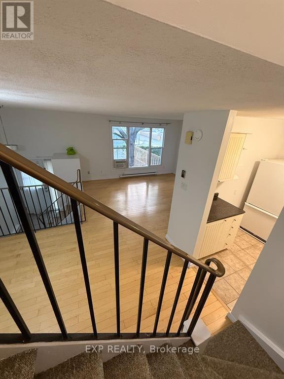 L - 13 Banner Road, Ottawa, Ontario  K2H 8T3 - Photo 7 - X12508512