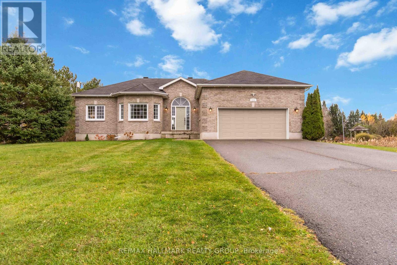 2030 Kingsley Street, Clarence-Rockland, Ontario  K0A 1E0 - Photo 3 - X12508516