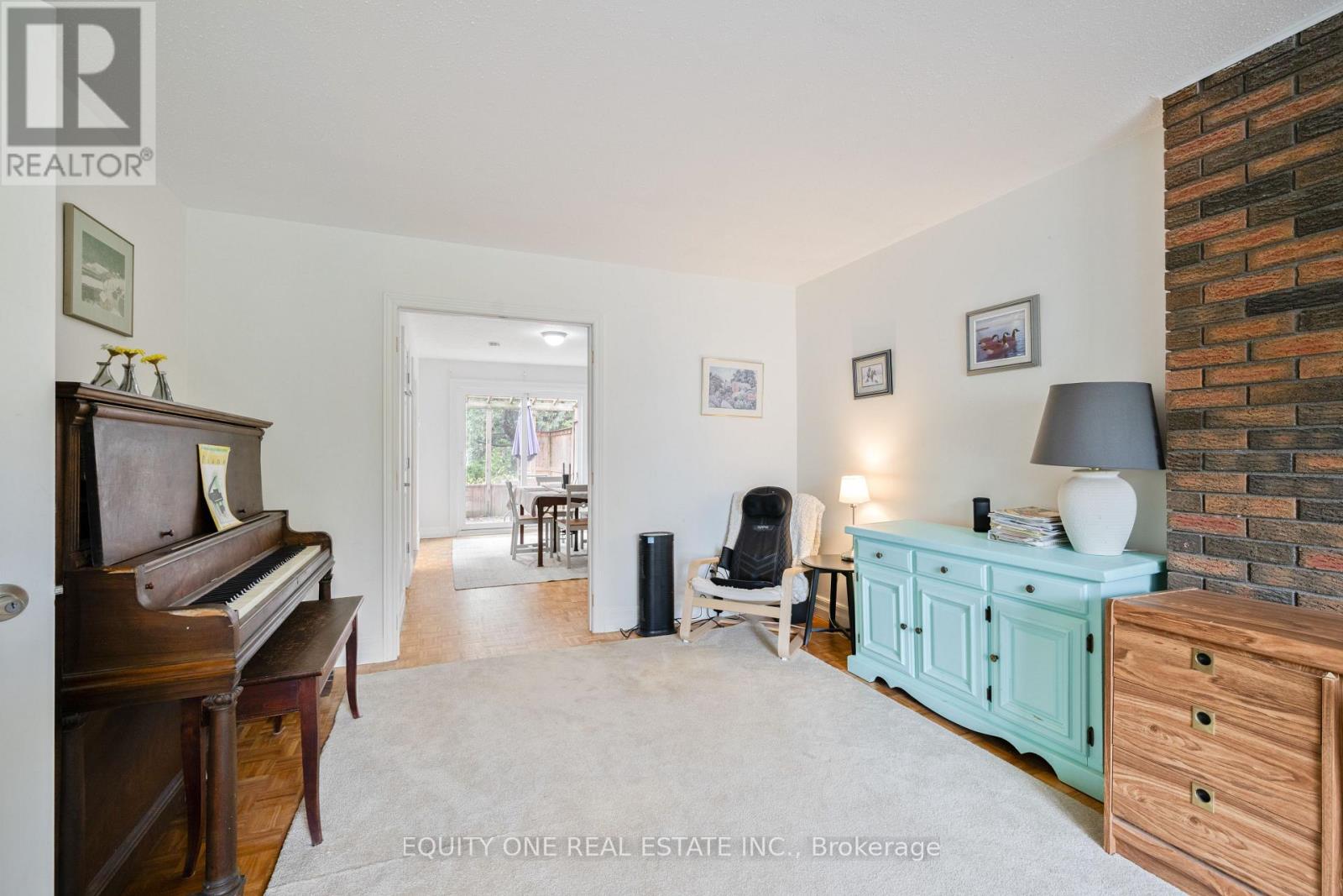 73 Hobart Crescent, Ottawa, Ontario  K2H 5S3 - Photo 10 - X12508564