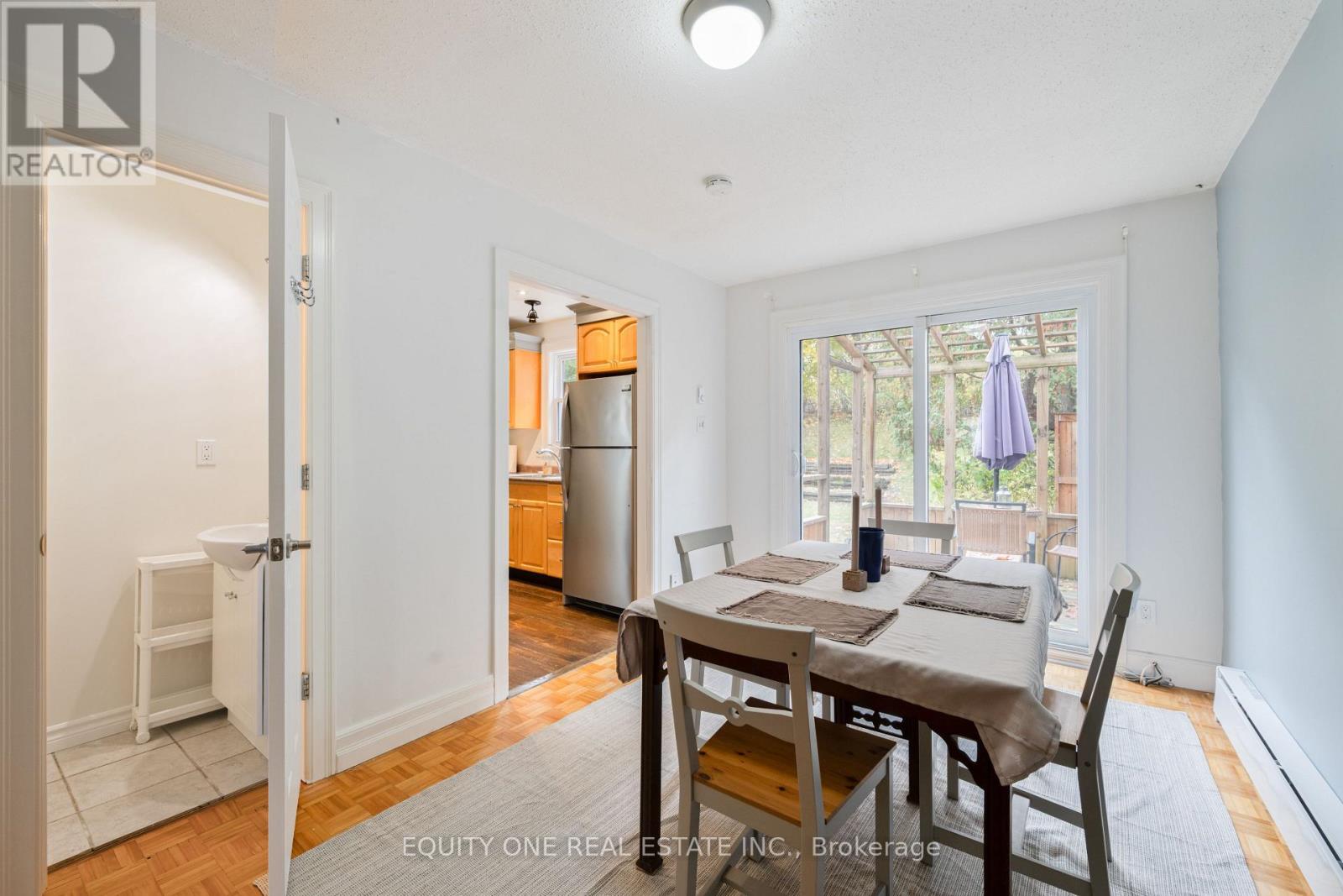 73 Hobart Crescent, Ottawa, Ontario  K2H 5S3 - Photo 12 - X12508564