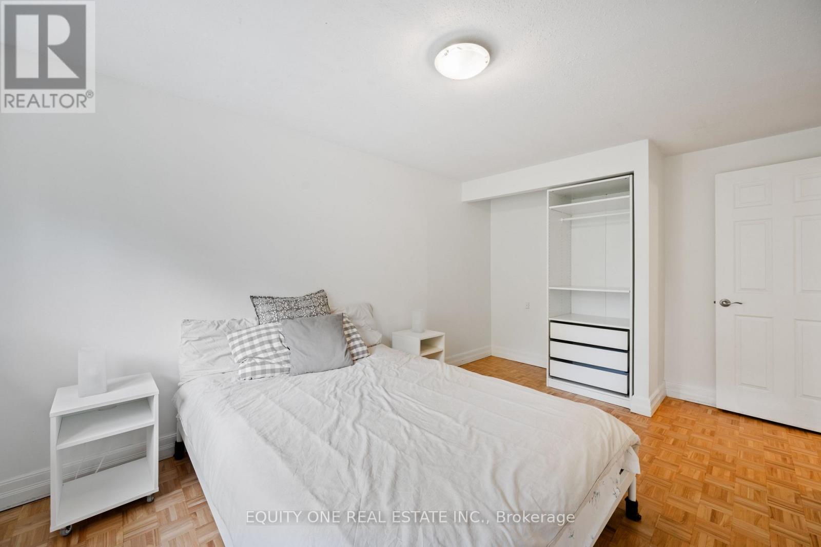 73 Hobart Crescent, Ottawa, Ontario  K2H 5S3 - Photo 25 - X12508564