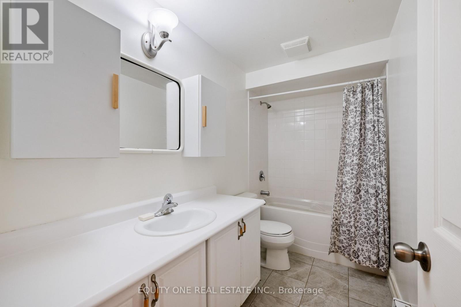 73 Hobart Crescent, Ottawa, Ontario  K2H 5S3 - Photo 28 - X12508564