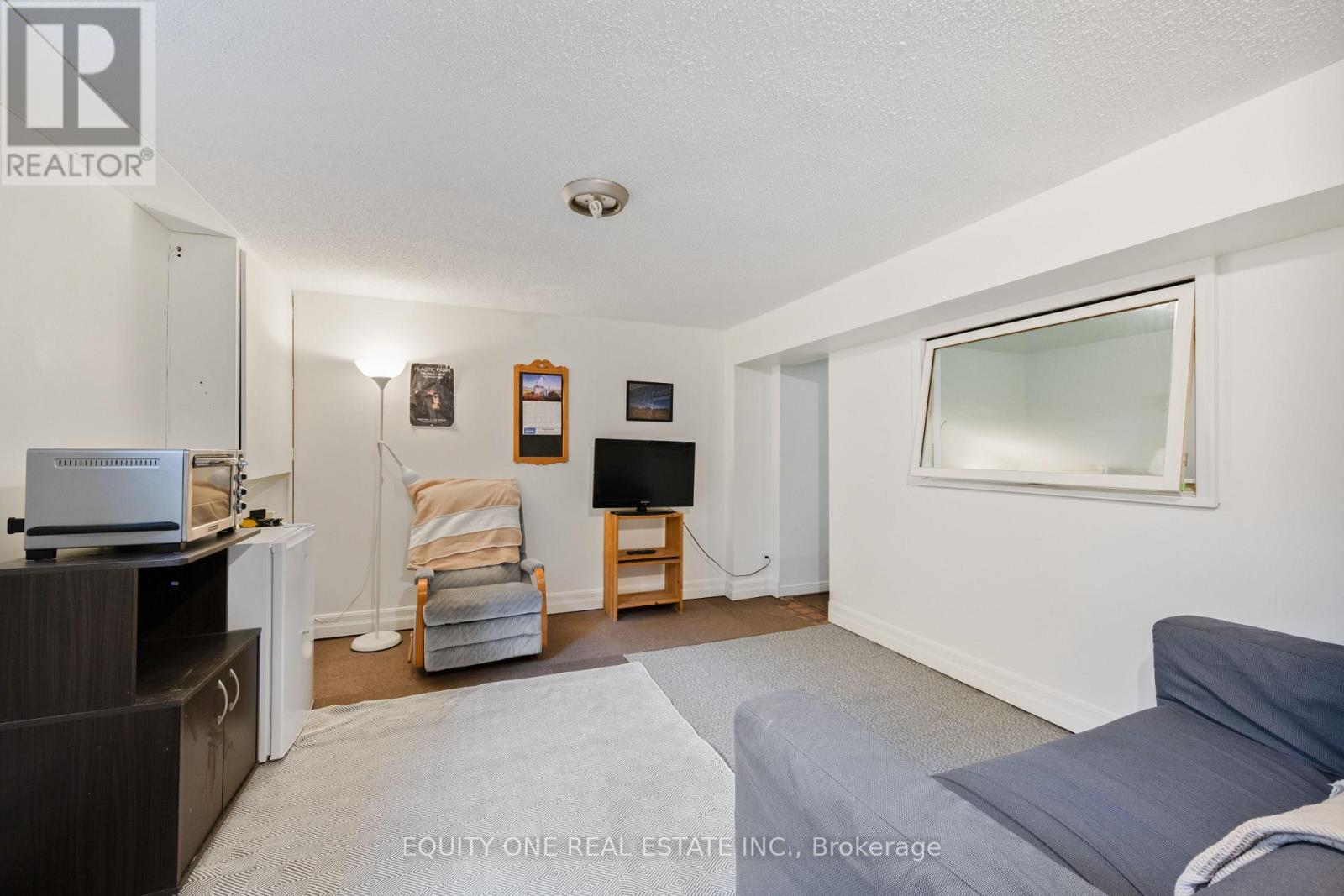 73 Hobart Crescent, Ottawa, Ontario  K2H 5S3 - Photo 31 - X12508564