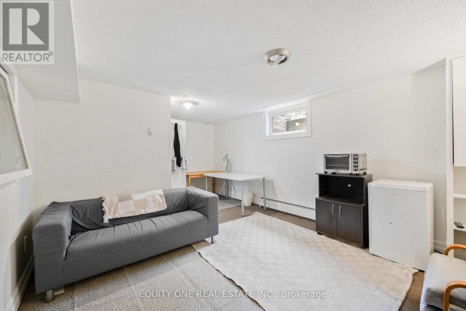 73 Hobart Crescent, Ottawa, Ontario  K2H 5S3 - Photo 32 - X12508564