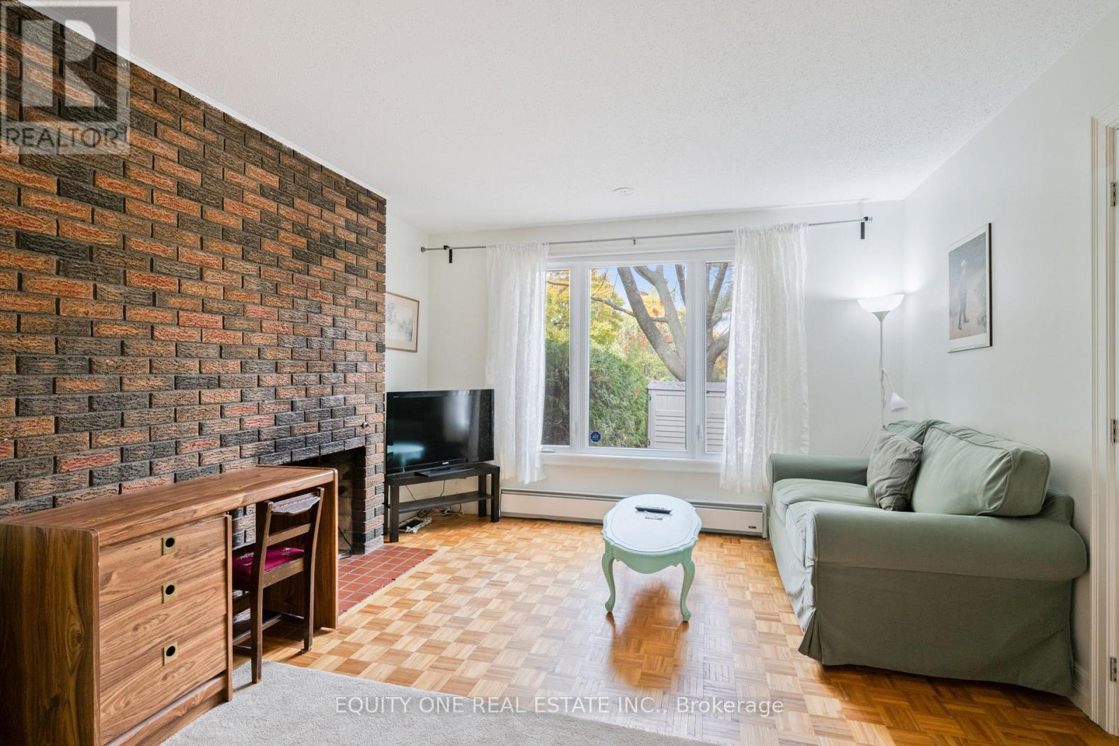 73 Hobart Crescent, Ottawa, Ontario  K2H 5S3 - Photo 7 - X12508564