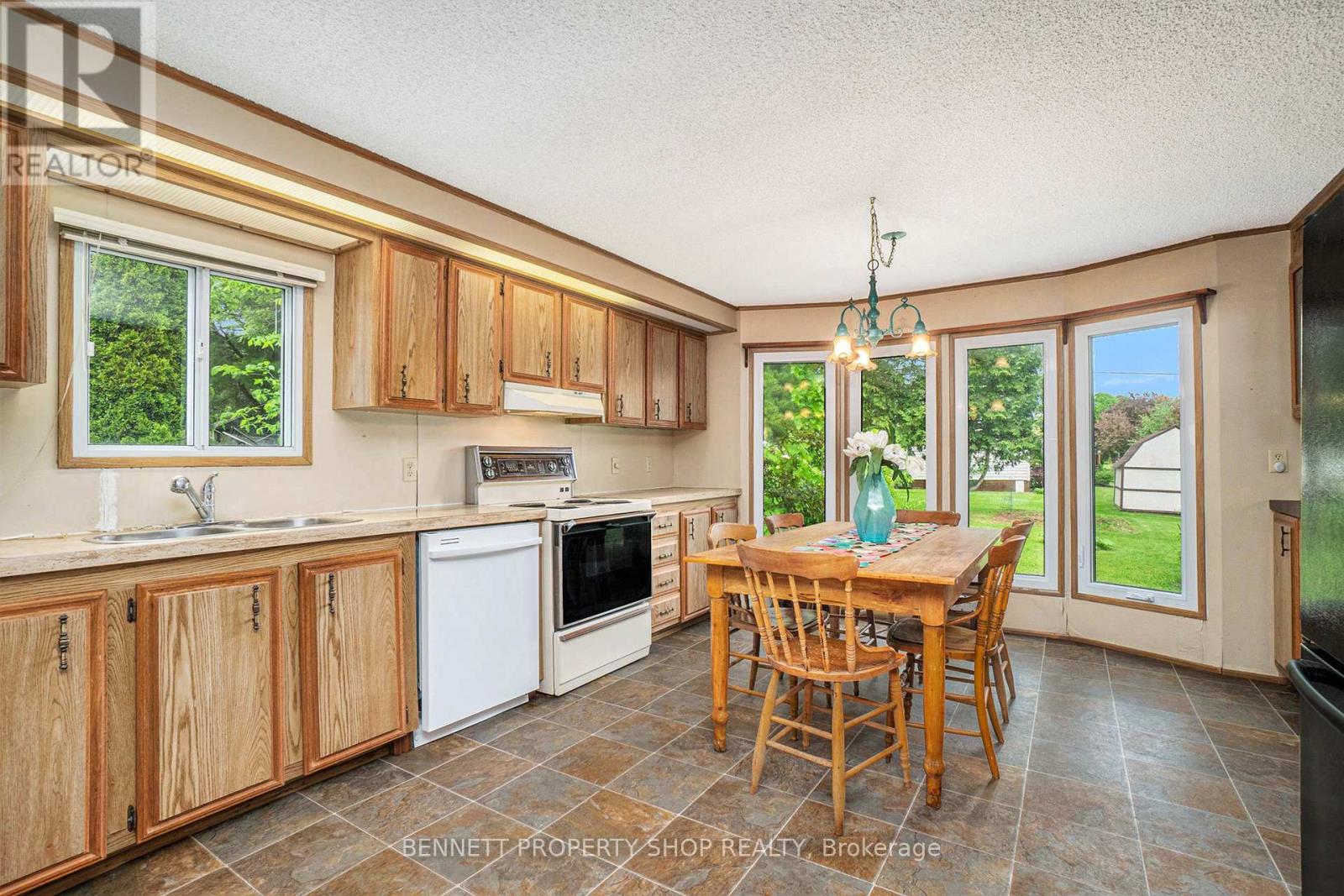 36 Woodside Lane, Mcnab/braeside, Ontario  K0A 3L0 - Photo 6 - X12508568