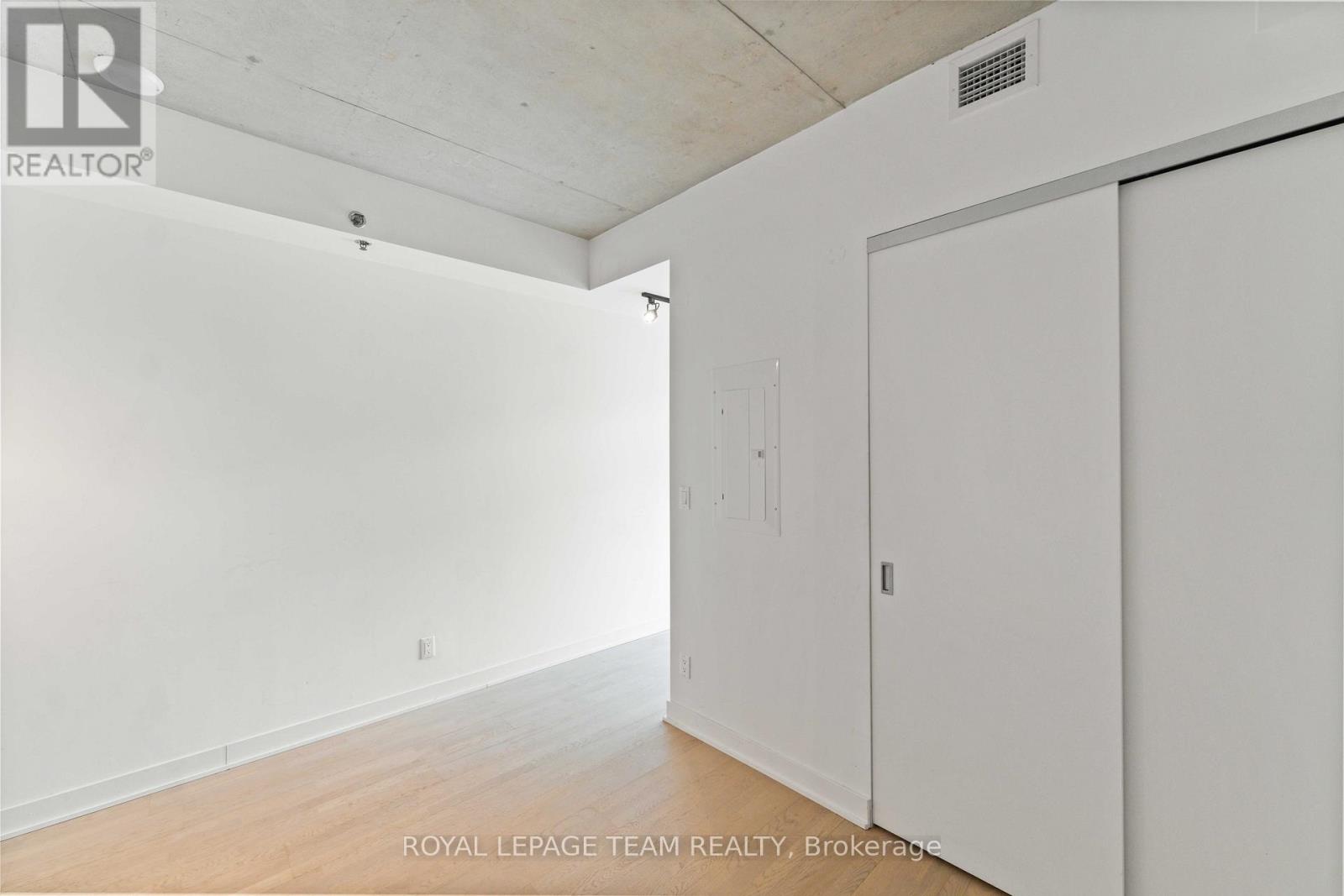 306 - 203 Catherine Street, Ottawa, Ontario  K2P 1C3 - Photo 10 - X12508608