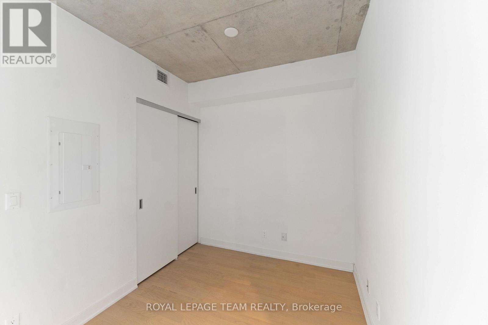 306 - 203 Catherine Street, Ottawa, Ontario  K2P 1C3 - Photo 8 - X12508608