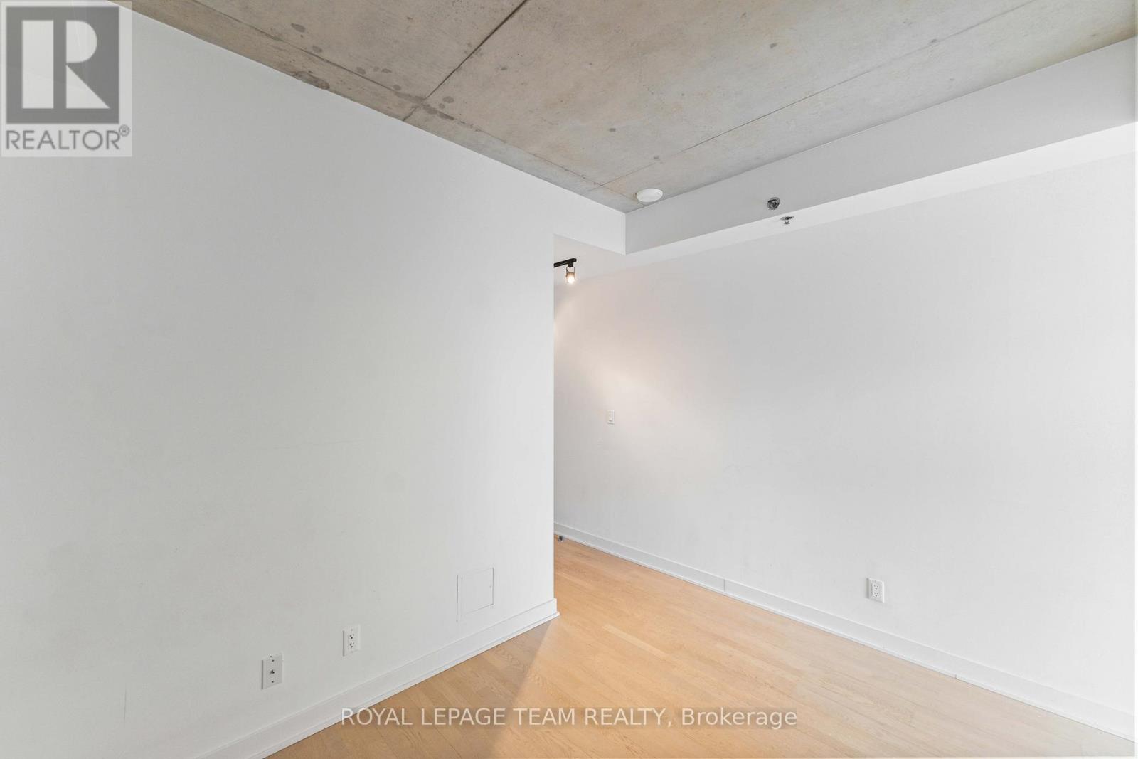 306 - 203 Catherine Street, Ottawa, Ontario  K2P 1C3 - Photo 9 - X12508608