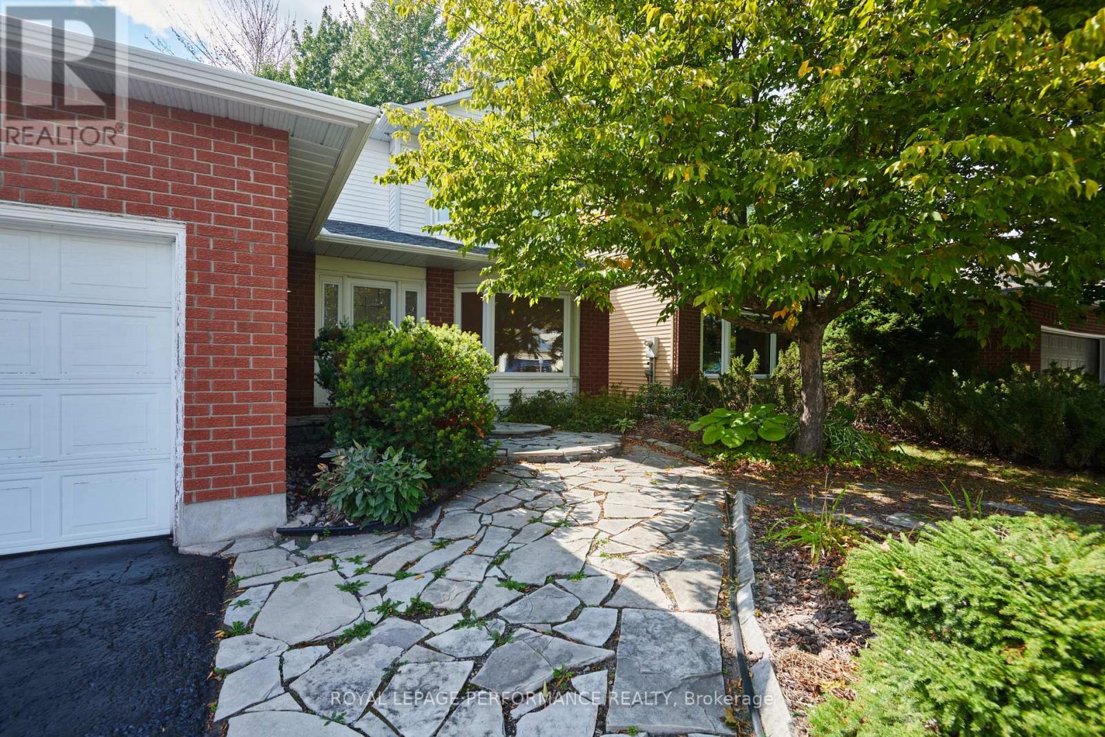 3804 Autumnwood Street, Ottawa, Ontario  K1T 2G8 - Photo 2 - X12508618