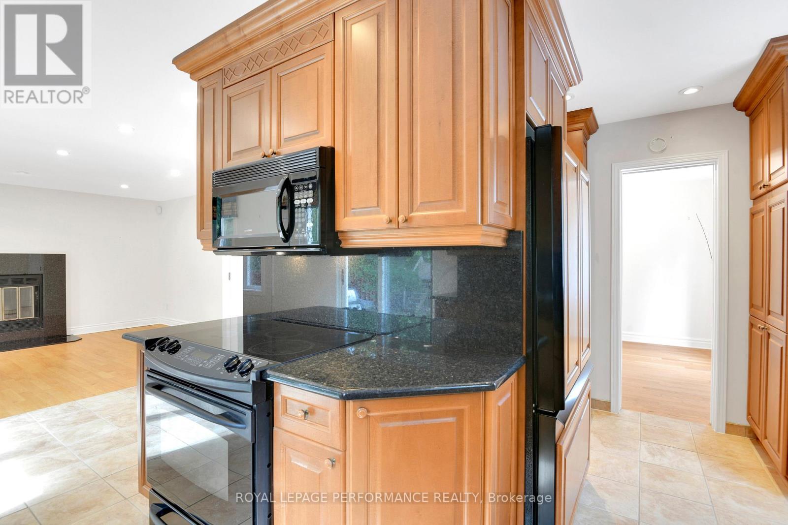 3804 Autumnwood Street, Ottawa, Ontario  K1T 2G8 - Photo 7 - X12508618