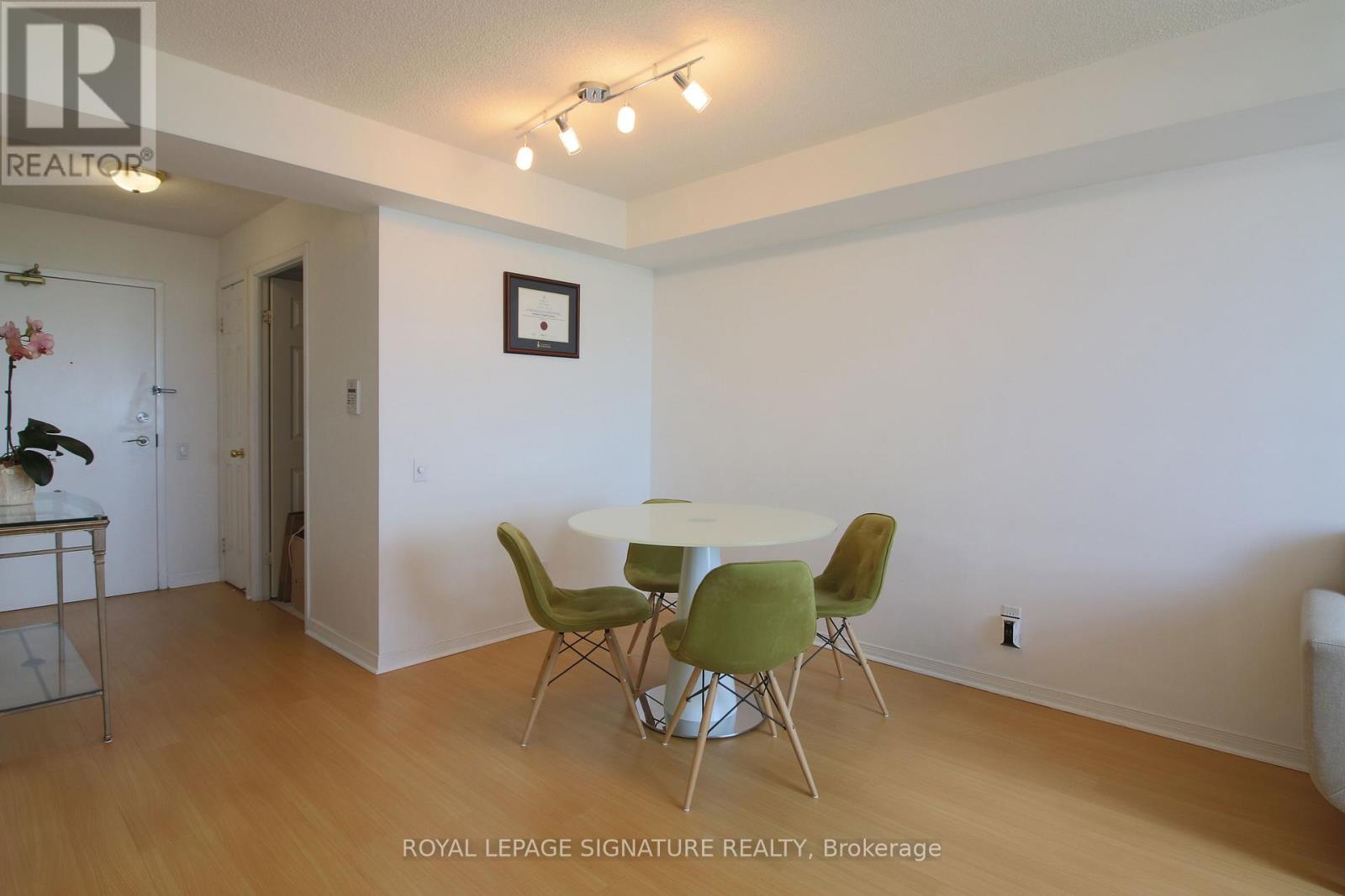 2210 - 8 Hillcrest Avenue, Toronto, Ontario  M2N 6Y6 - Photo 4 - C12508254