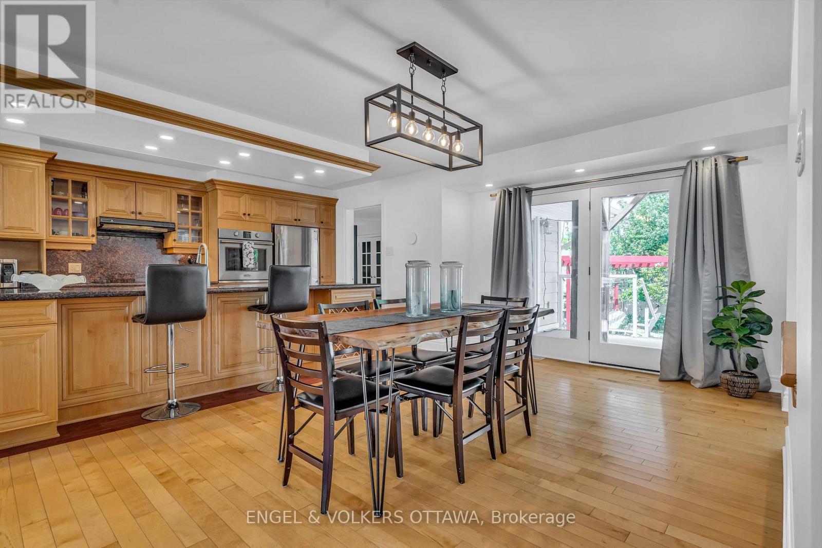 1369 Fontenay Crescent, Ottawa, Ontario  K1V 7K5 - Photo 5 - X12487233