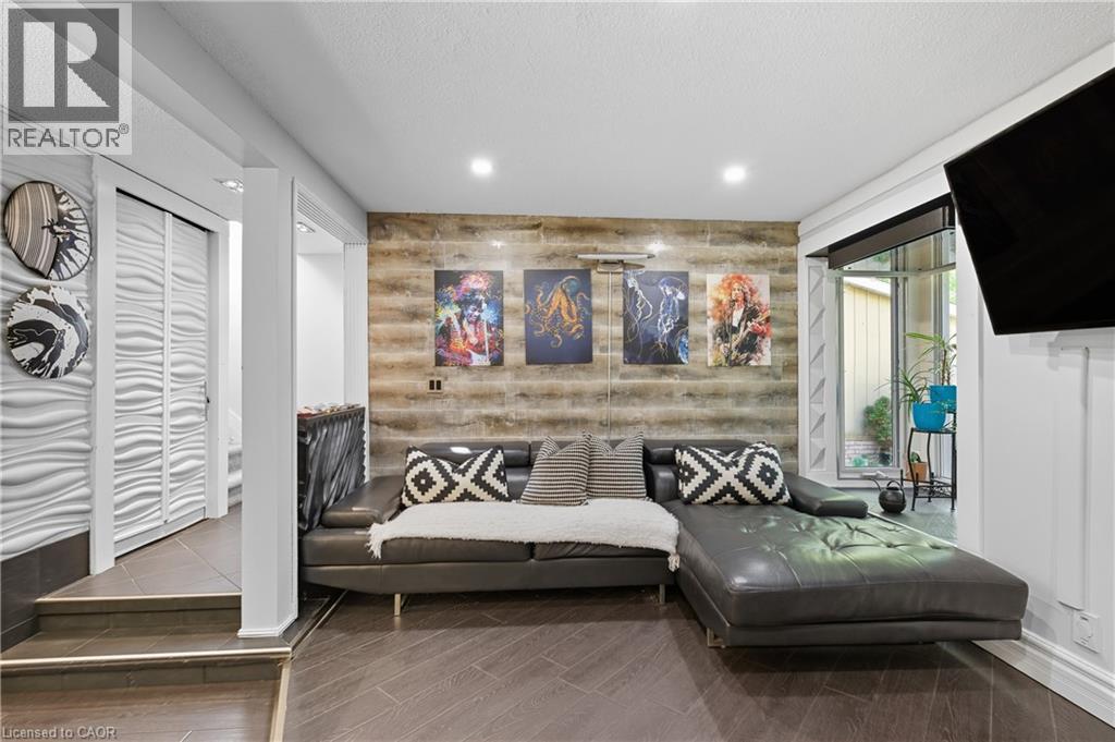 2385 Woodward Avenue Unit# 28, Burlington, Ontario  L7R 1V2 - Photo 3 - 40785613