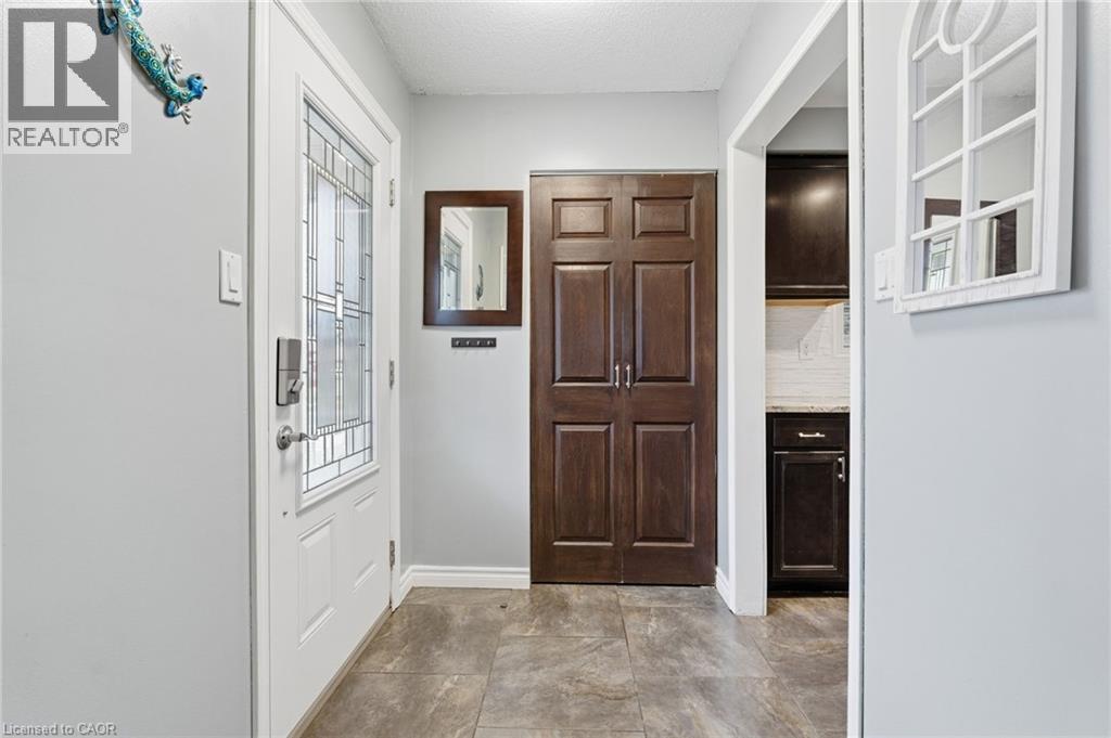 374 East 24th Street, Hamilton, Ontario  L8V 4V1 - Photo 5 - 40785578