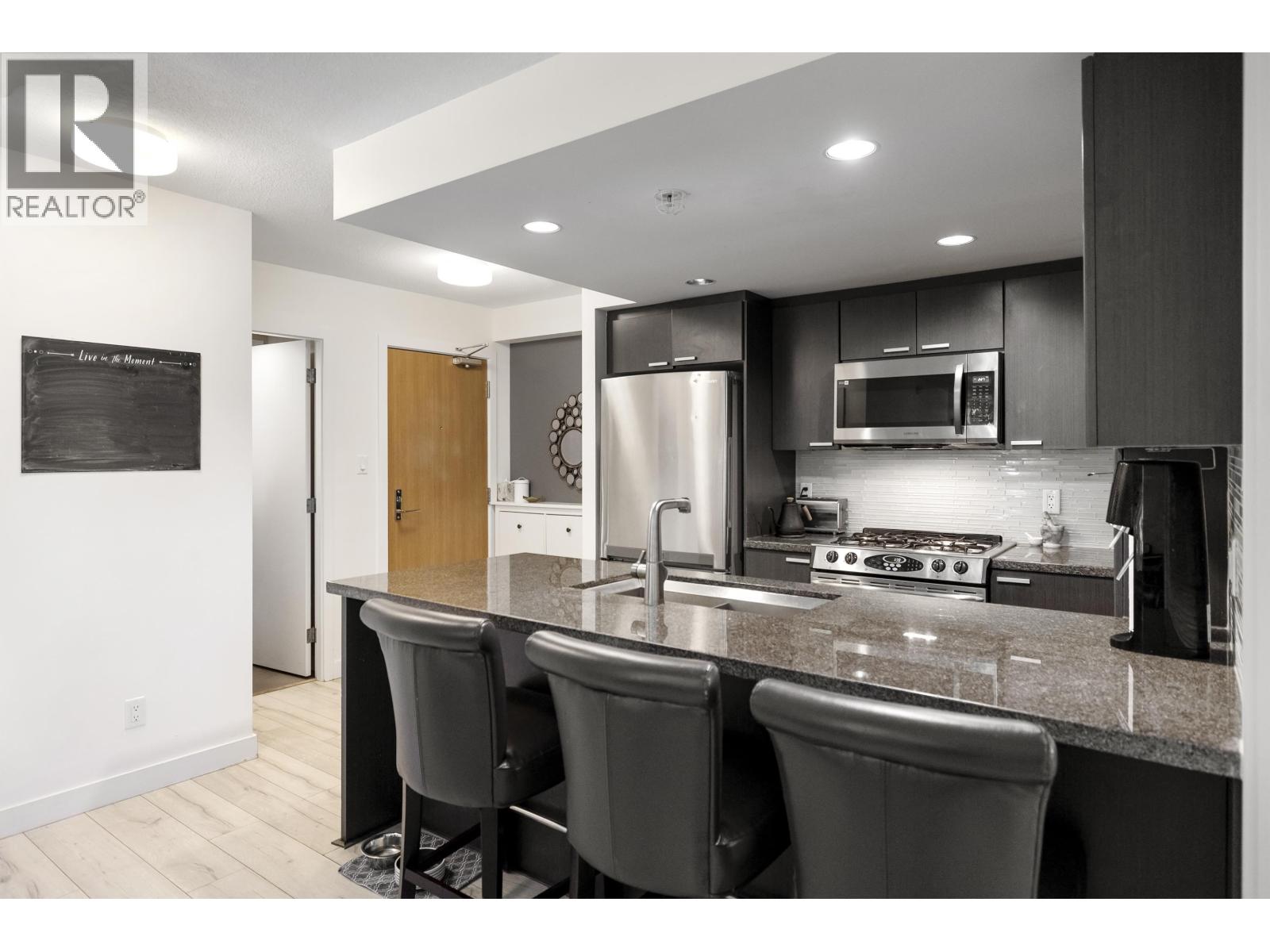 302 2200 Douglas Road, Burnaby, British Columbia V5C 0G8 - Photo 5 - R3064484