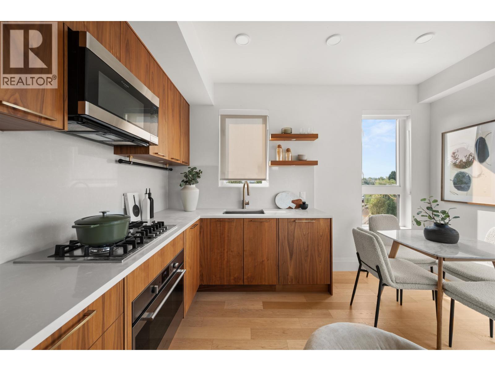 406 2550 Garden Drive, Vancouver, British Columbia V5N 4X6 - Photo 1 - R3064495