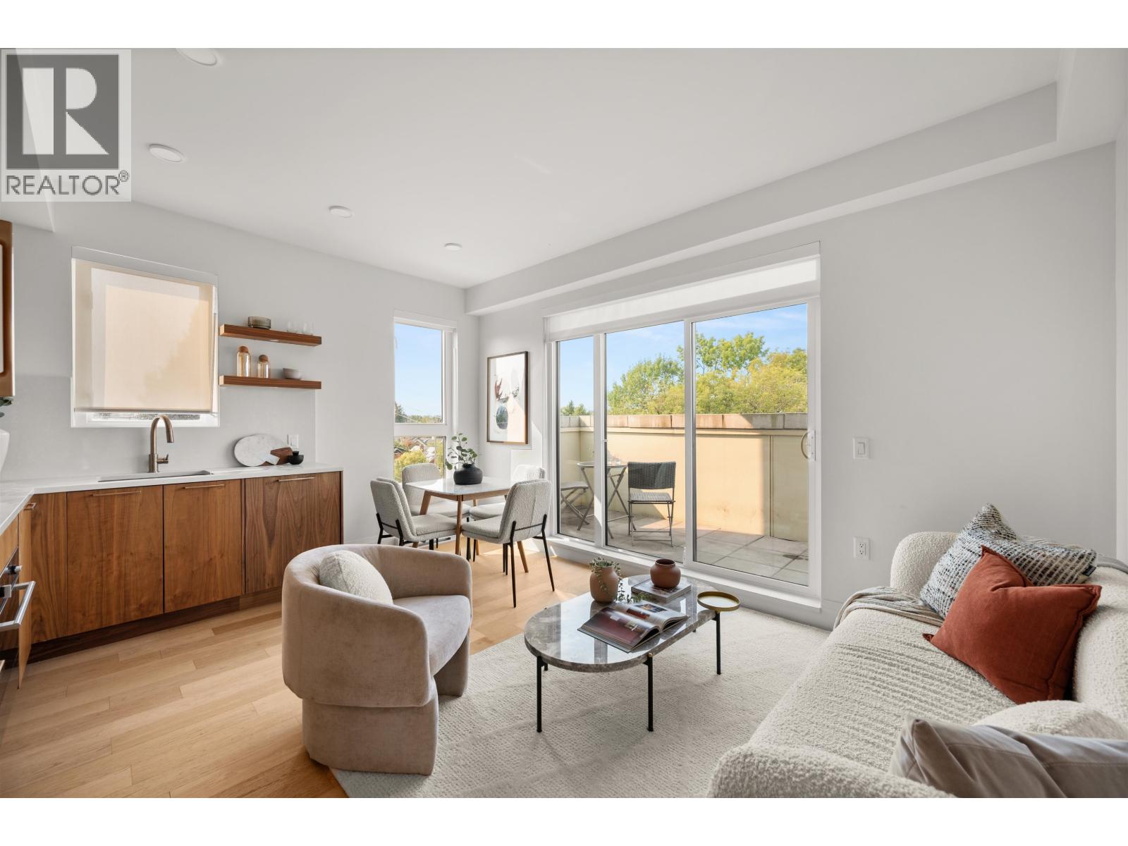 406 2550 Garden Drive, Vancouver, British Columbia V5N 4X6 - Photo 3 - R3064495