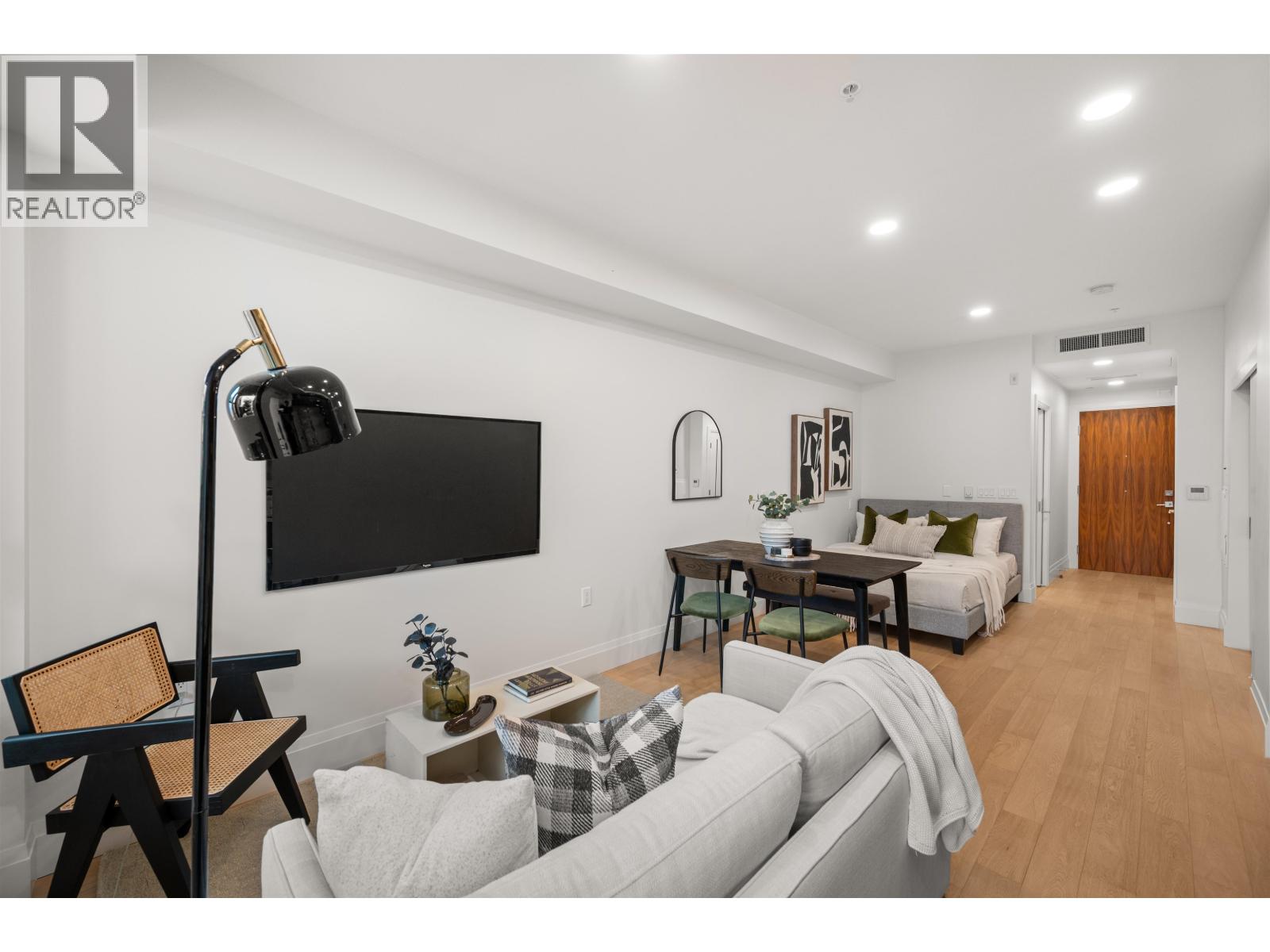 111 2550 Garden Drive, Vancouver, British Columbia V5N 4X6 - Photo 2 - R3064499