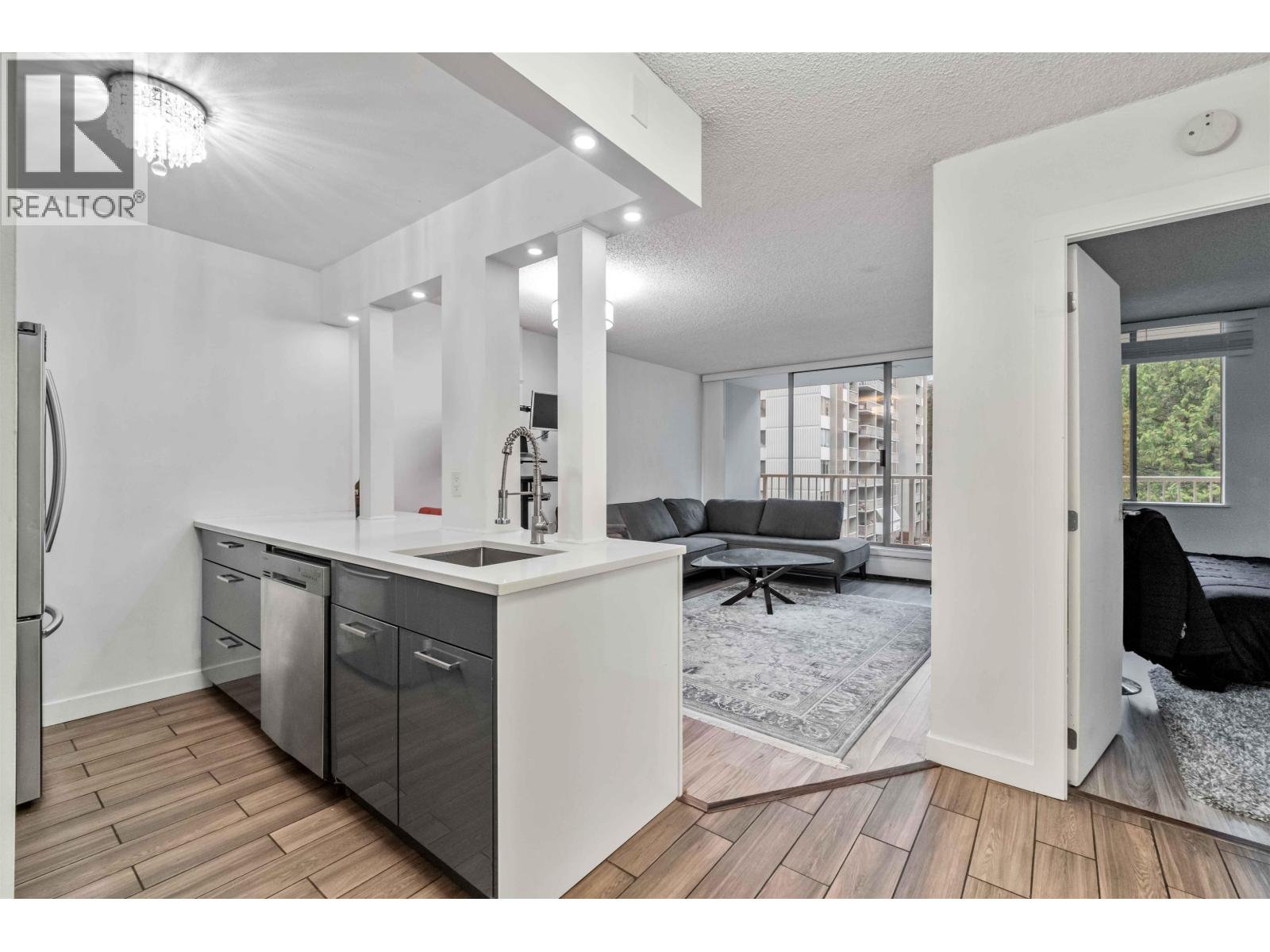 506 2004 FULLERTON AVENUE, north vancouver, British Columbia