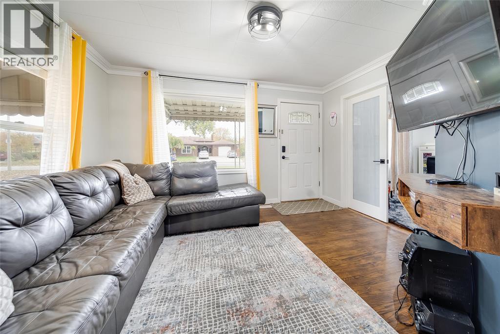 2906 Lloyd George Boulevard, Windsor, Ontario N8T 2V1 - Photo 6 - 25027722