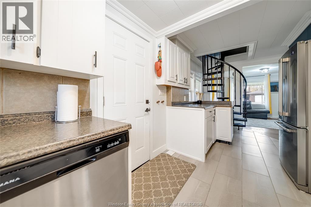 2906 Lloyd George Boulevard, Windsor, Ontario N8T 2V1 - Photo 12 - 25027722