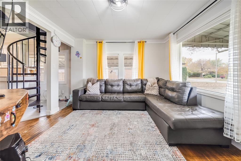 2906 Lloyd George Boulevard, Windsor, Ontario N8T 2V1 - Photo 8 - 25027722