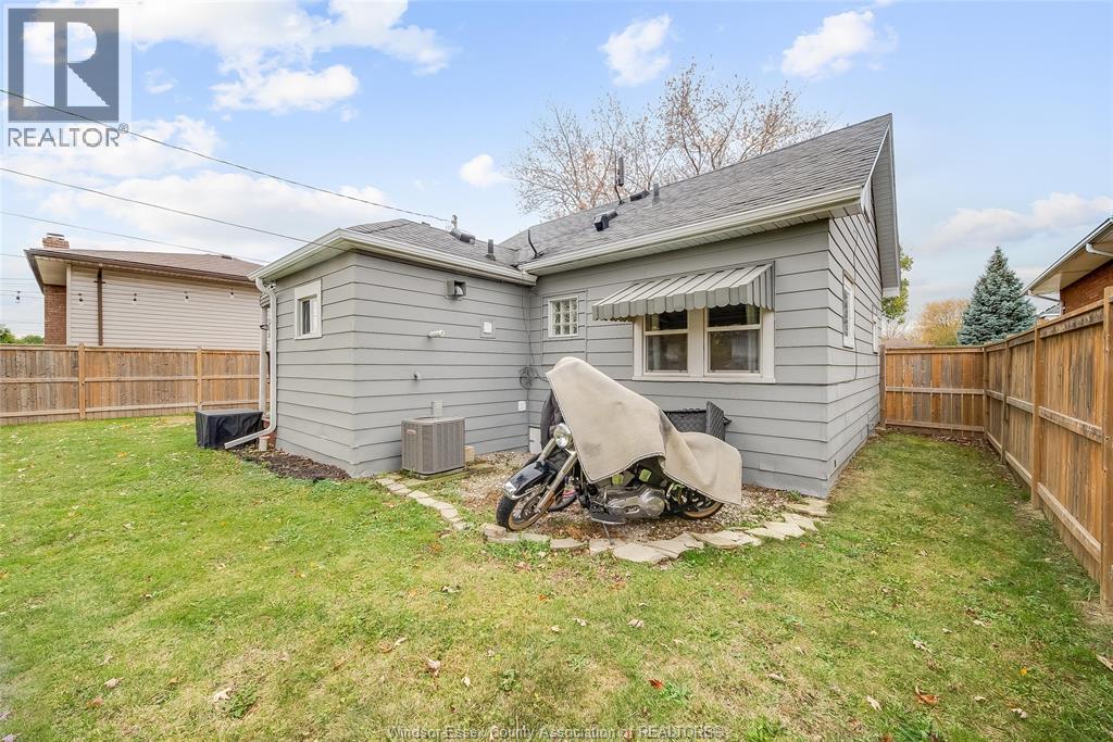 2906 Lloyd George Boulevard, Windsor, Ontario N8T 2V1 - Photo 34 - 25027722