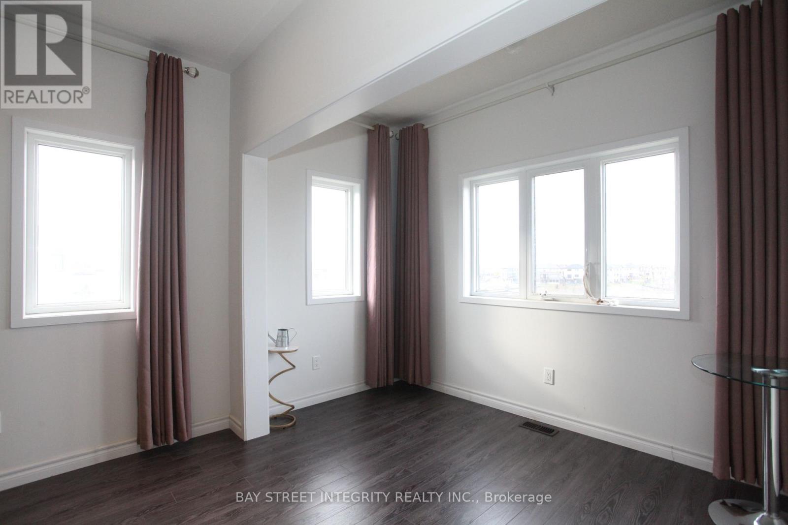 266 Elyse Court, Aurora, Ontario  L4G 2C9 - Photo 16 - N12508196