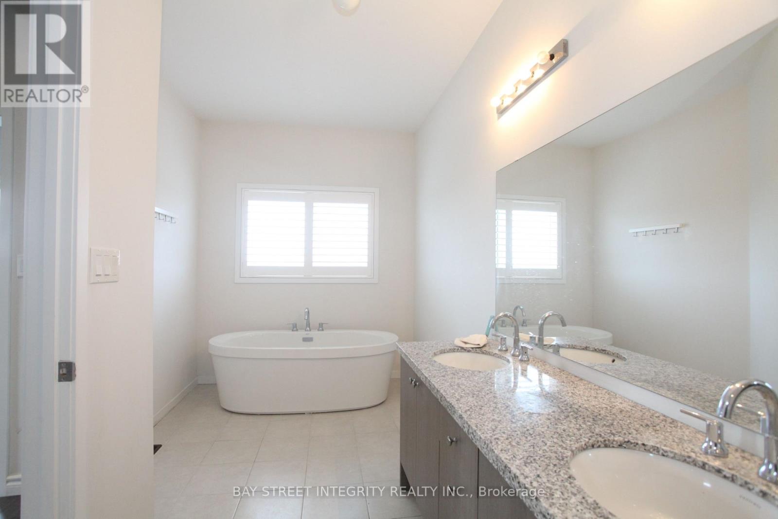 266 Elyse Court, Aurora, Ontario  L4G 2C9 - Photo 18 - N12508196